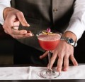 Cosmopolitan: Das Rezept für einen rosa Cocktail auf Wodka-Basis